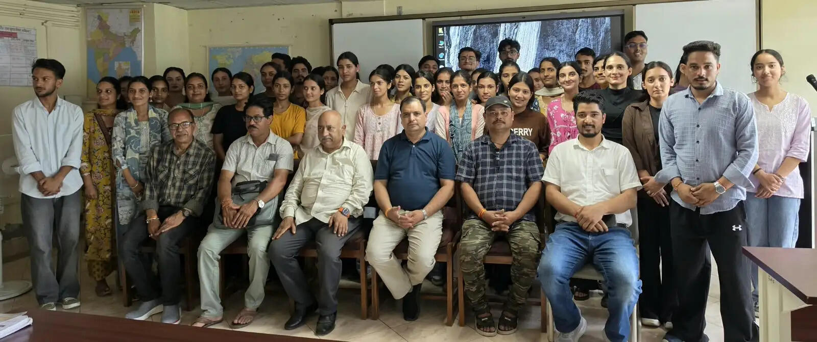 पद्मश्री विजय शर्मा ने एसपीयू के कुलपति आचार्य ललित कुमार अवस्थी से की भेंट