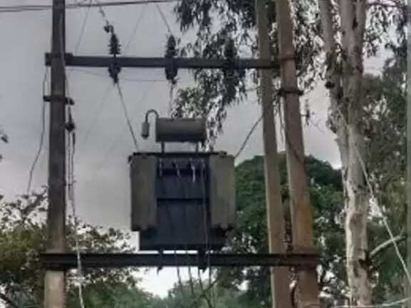 बिजली के दो ट्रांसफार्मर चोरी, अवर अभियंता ने दर्ज कराई रिपोर्ट