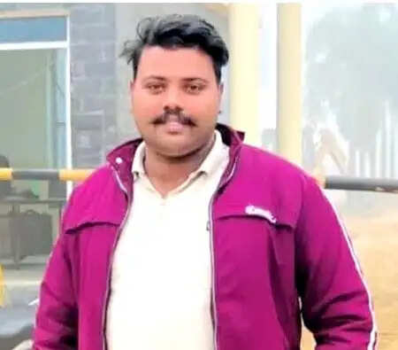 ई-रिक्शा और बाइक की भिड़ंत में युवक की मौत