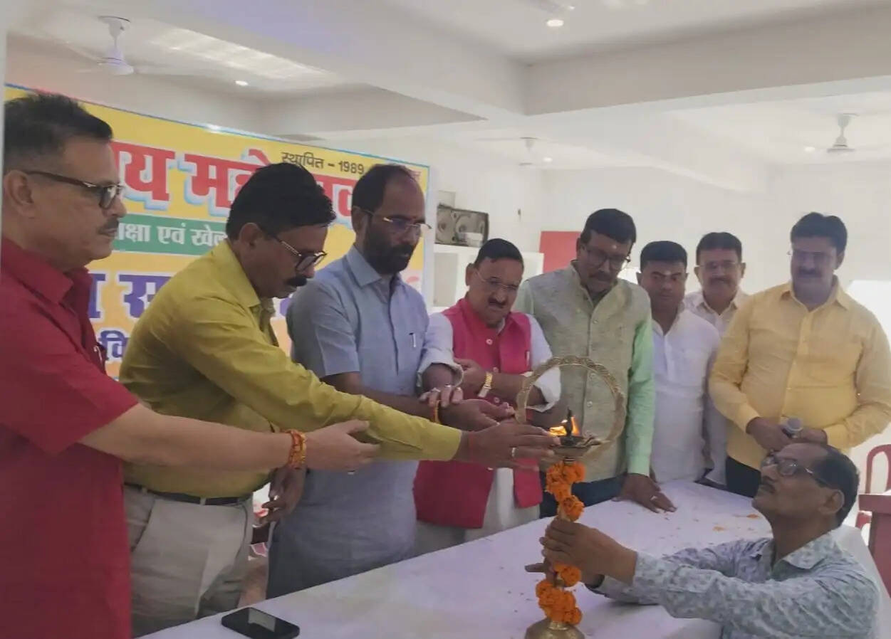 छपरा में विधान पार्षद डॉ संजय मयूख का भव्य अभिनंदन