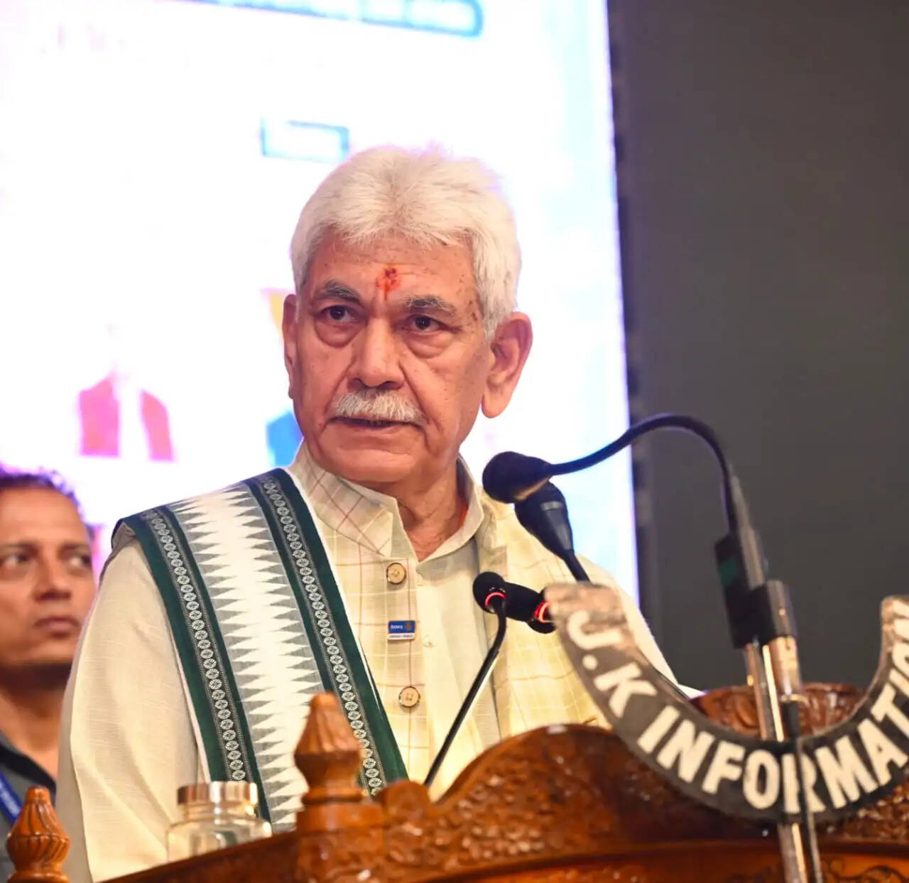 जम्मू-कश्मीर में क्वाटरनरी केयर कॉरिडोर, एआई आधारित डायग्नोस्टिक्स और बायोमेडिकल रिसर्च मिशन शुरू करने के बारे में सोचना चाहिए&nbsp;: मनोज सिन्हा