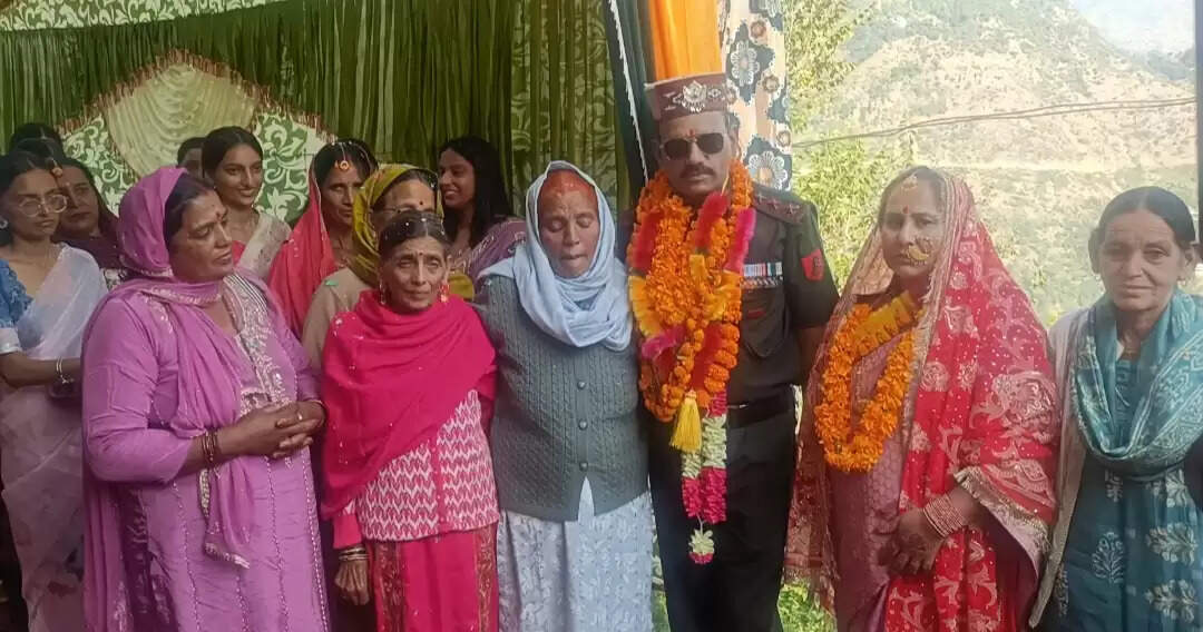 आनरेरी कैप्टन रमेश चंद का 28 साल का सेवाकाल गुजारने पर घर में हुआ स्वागत