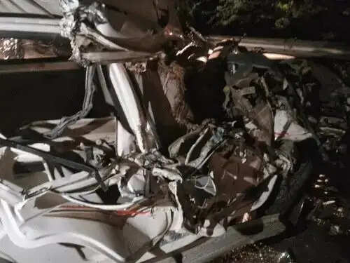 बोलेरो कैम्पर और ट्रैक्टर ट्रॉली में भीषण भिड़ंत
