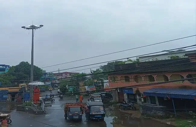 पश्चिम बंगाल में शुक्रवार को बारिश और गरज के आसार