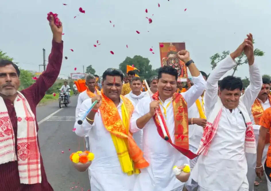 राजगढ़ः श्रद्धालुओं की सामूहिक कांवड़ यात्रा शुरू, 160 किमी पैदल चलकर करेंगे महाकाल का जलाभिषेक