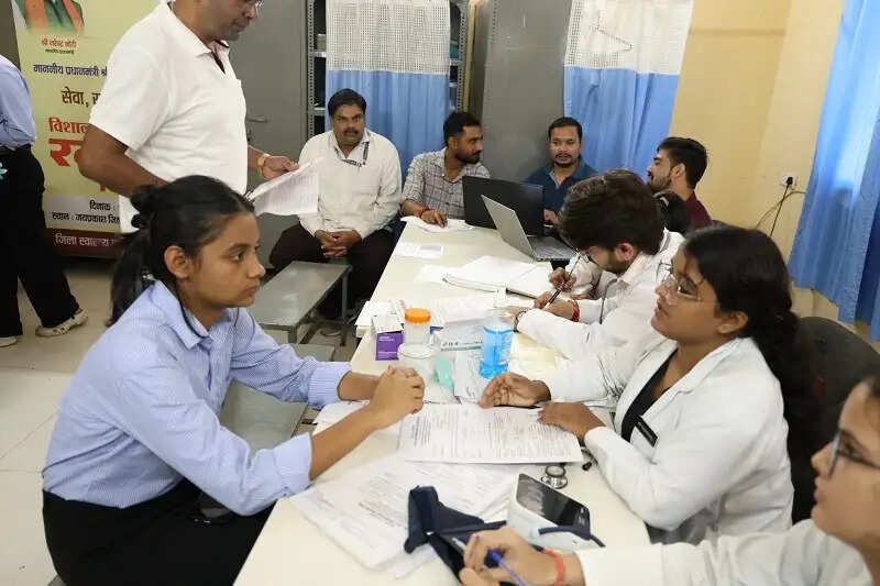 मध्य प्रदेश में सेवा संकल्प अभियान के प्रथम दिन 388 रक्तदान शिविर