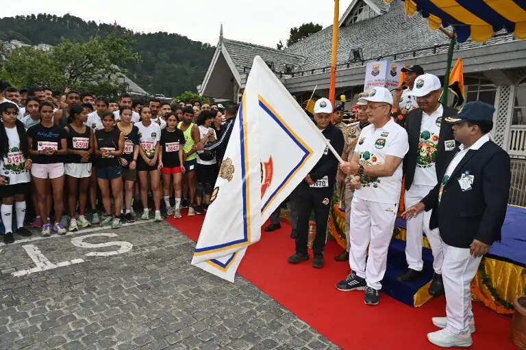 राज्यपाल ने विश्व पर्यावरण दिवस के अवसर पर मिनी मैराथन को हरी झंडी दिखाकर रवाना किया
