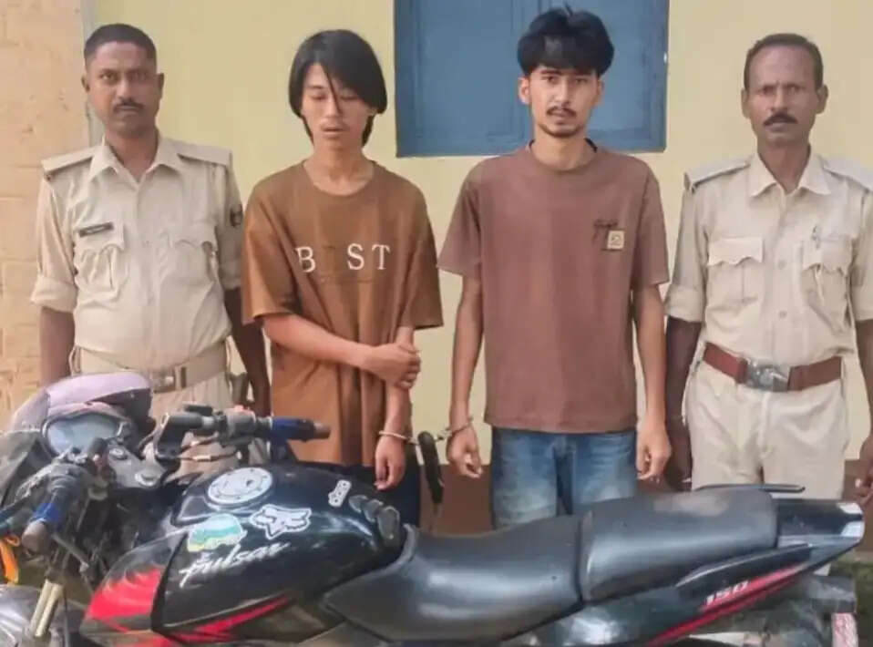 सिकटी थाना पुलिस और एसएसबी की संयुक्त कार्रवाई में स्मैक के साथ दो नेपाली नागरिक गिरफ्तार