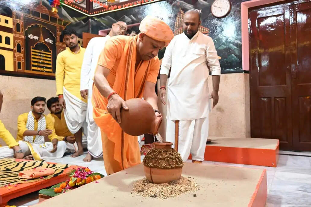 गोरक्षपीठ में वैदिक विधि विधान से शारदीय नवरात्र के विशेष अनुष्ठान का शुभारंभ
