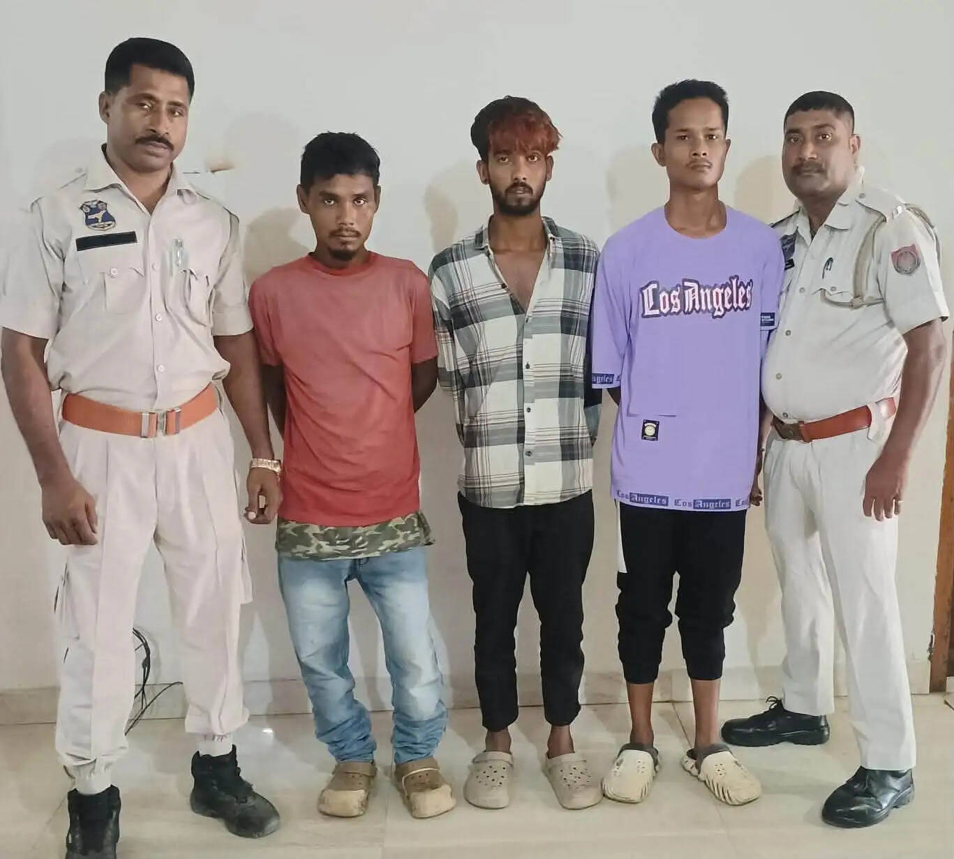 चोरी के आरोप में तीन चोर गिरफ्तार