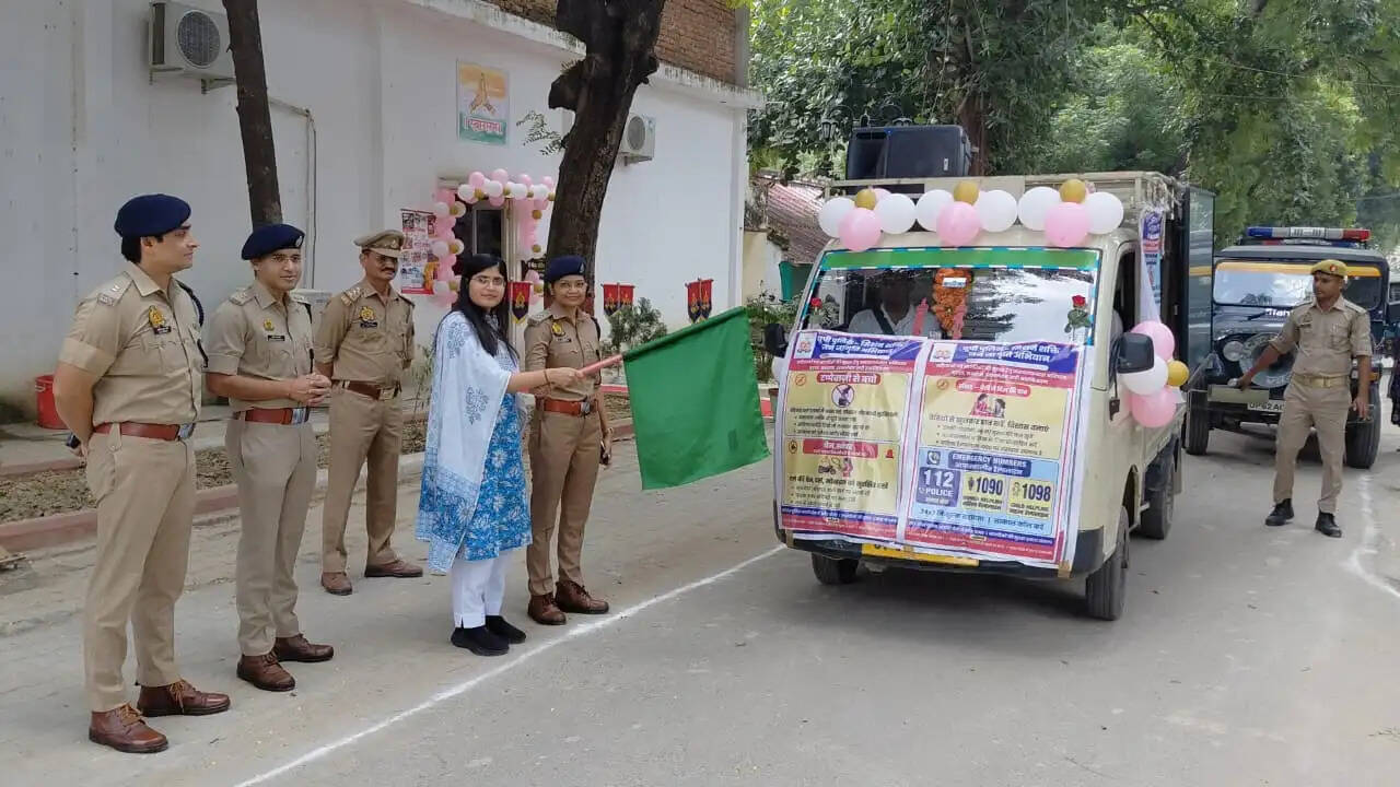 मिशन शक्ति 6.0 के तहत साइबर अपराधों के प्रति जागरूक कर रही पुलिस, जन-जागरूकता वैन रवाना