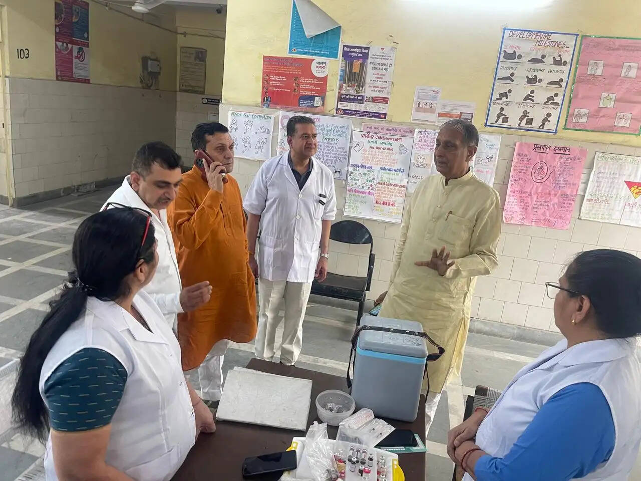 दिल्ली के उप महापौर ने अलीपुर वार्ड में आयुष्मान आरोग्य मंदिर का किया निरीक्षण