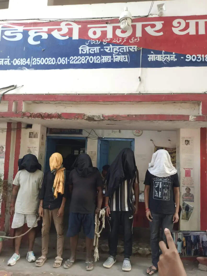 फ्लिपकार्ट के सामान की अदला-बदली कर ठगी करने वाले पांच गिरफ्तार