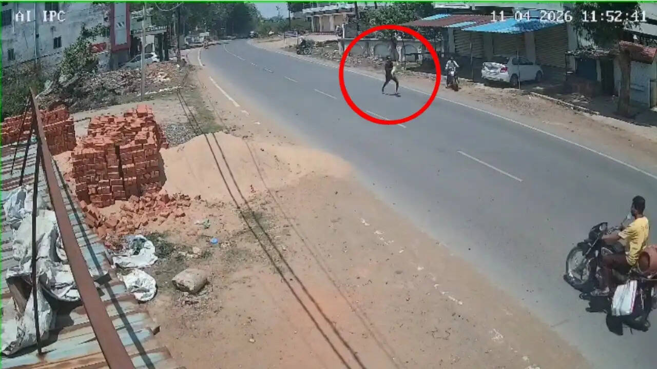 सूरजपुर : नशीले कैप्सूल के साथ पकड़ा गया आरोपित आबकारी कस्टडी से फरार, सीसीटीवी फुटेज आया सामने