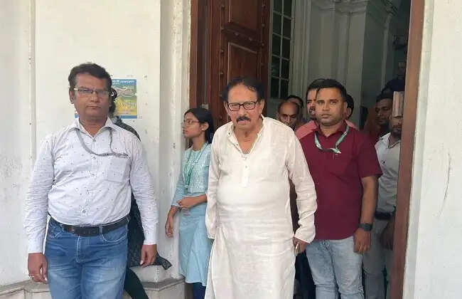 विधानसभा कार्यालय से बिमान बनर्जी ने ली विदाई, कहा - विधायक के तौर पर आता रहूंगा