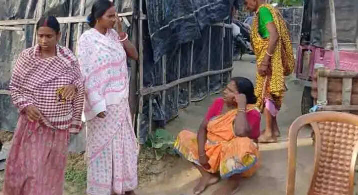 मालदा में महानंदा&nbsp;नदी के&nbsp;किनारे&nbsp;बसे परिवारों पर बेदखली का खतरा, प्रशासन से लगाई गुहार