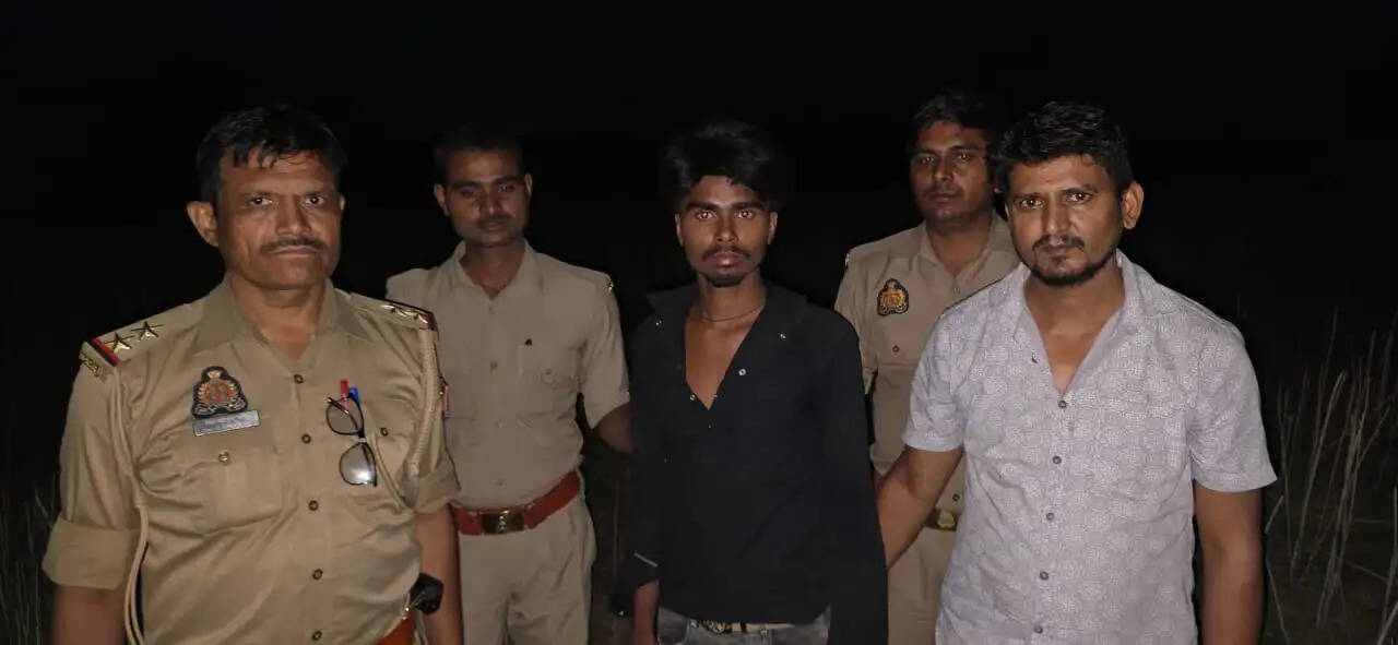 बिजली कर्मी बनकर घर में घुसे थे लुटेरे, मुठभेड़ में गिरफ्तार, गैंग लीडर के पैर में लगी गोली