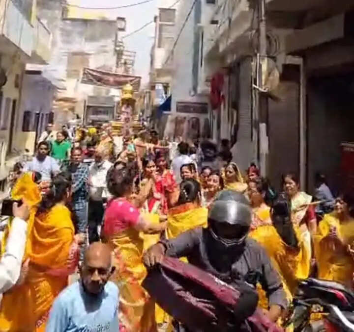 फर्रुखाबाद में भगवान महावीर जयंती पर निकली भव्य शोभा यात्रा