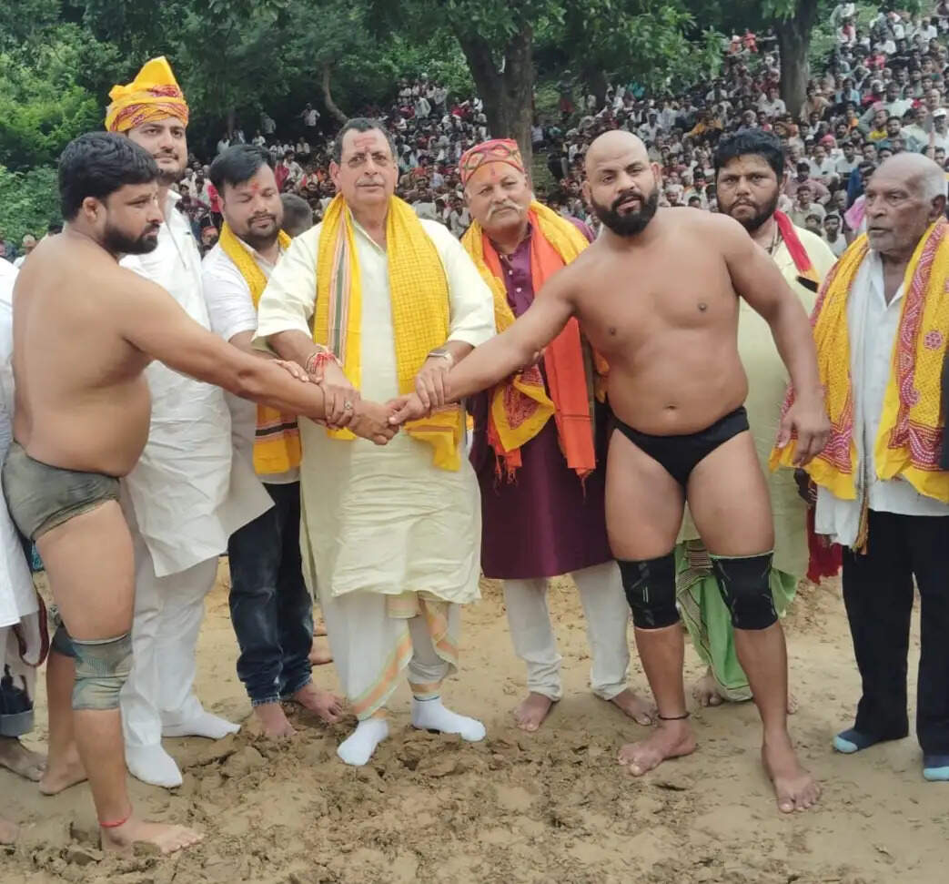 दंगल में आधे घंटे की भिड़ंत के बाद लाठीदास ने मारी बाजी, 51 हजार का इनाम जीता