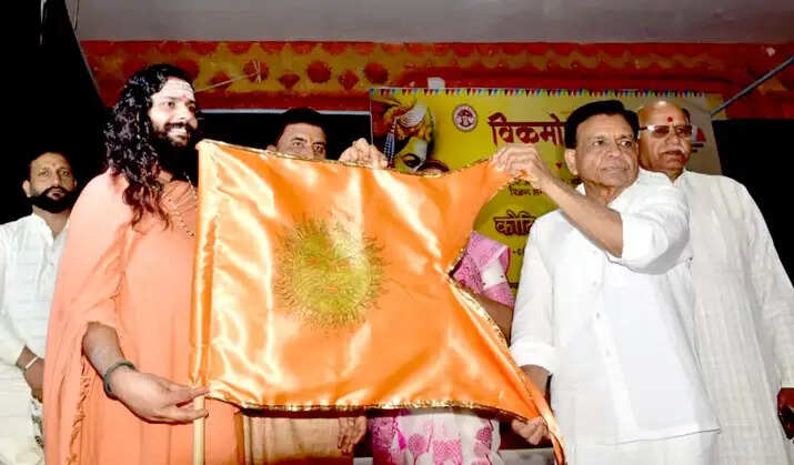 उप मुख्यमंत्री देवड़ा ने मंदसौर के पशुपतिनाथ मंदिर में सूर्य उपासना कर ब्रह्मध्वज किया स्थापित