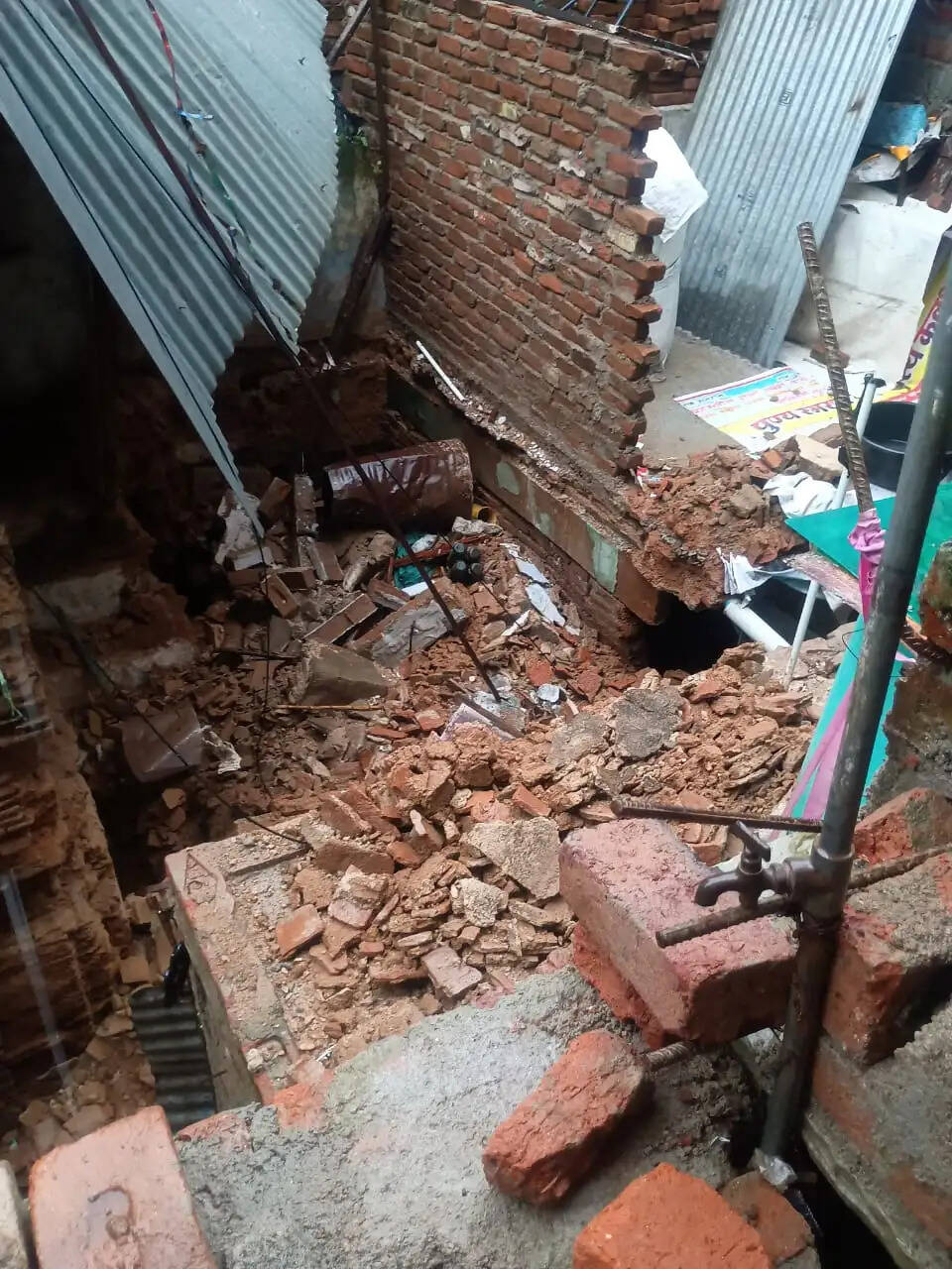 दतिया में 48 घंटे से मूसलाधार बारिश, कई कॉलोनियों में घुसा पानी; गांवों का संपर्क टूटा