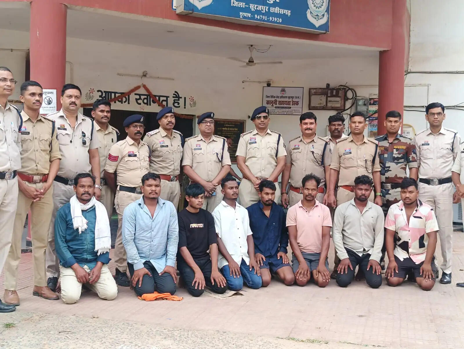 सूरजपुर : डायल 112 के आरक्षक व चालक पर हमला करने वाले 8 आरोपित गिरफ्तार, ट्रक आगजनी मामले में 2 और दबोचे गए