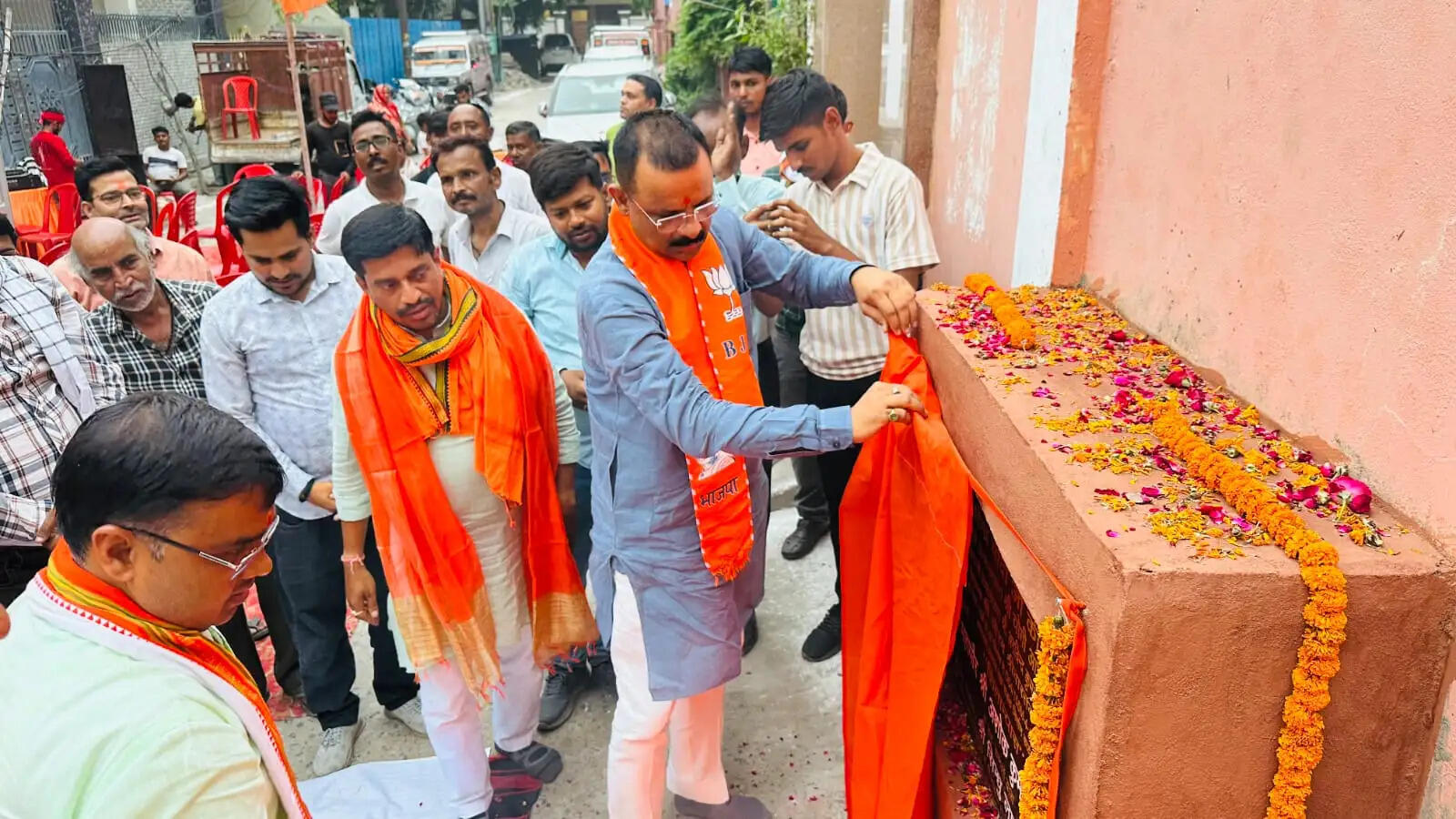 वाराणसी के सिगरा वार्ड में सड़क निर्माण कार्य का हुआ शिलान्यास