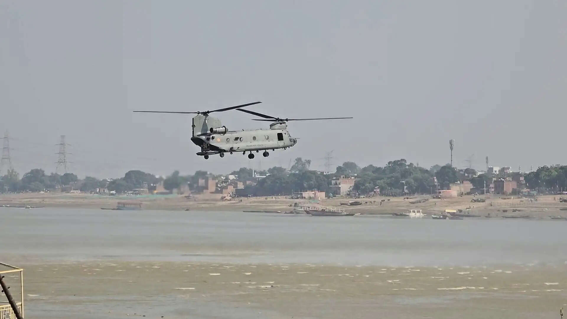 भारतीय वायु सेना की 94वीं वर्षगांठ के पर वाराणसी में ‘विंग्स ओवर गंगा’ एयर शो
