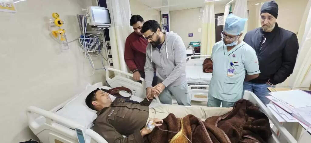 तेज रफ्तार स्कार्पियो ने चौकी इंचार्ज को मारी टक्कर, हालत गंभीर — चालक नशे में धुत, वाहन सहित हिरासत में