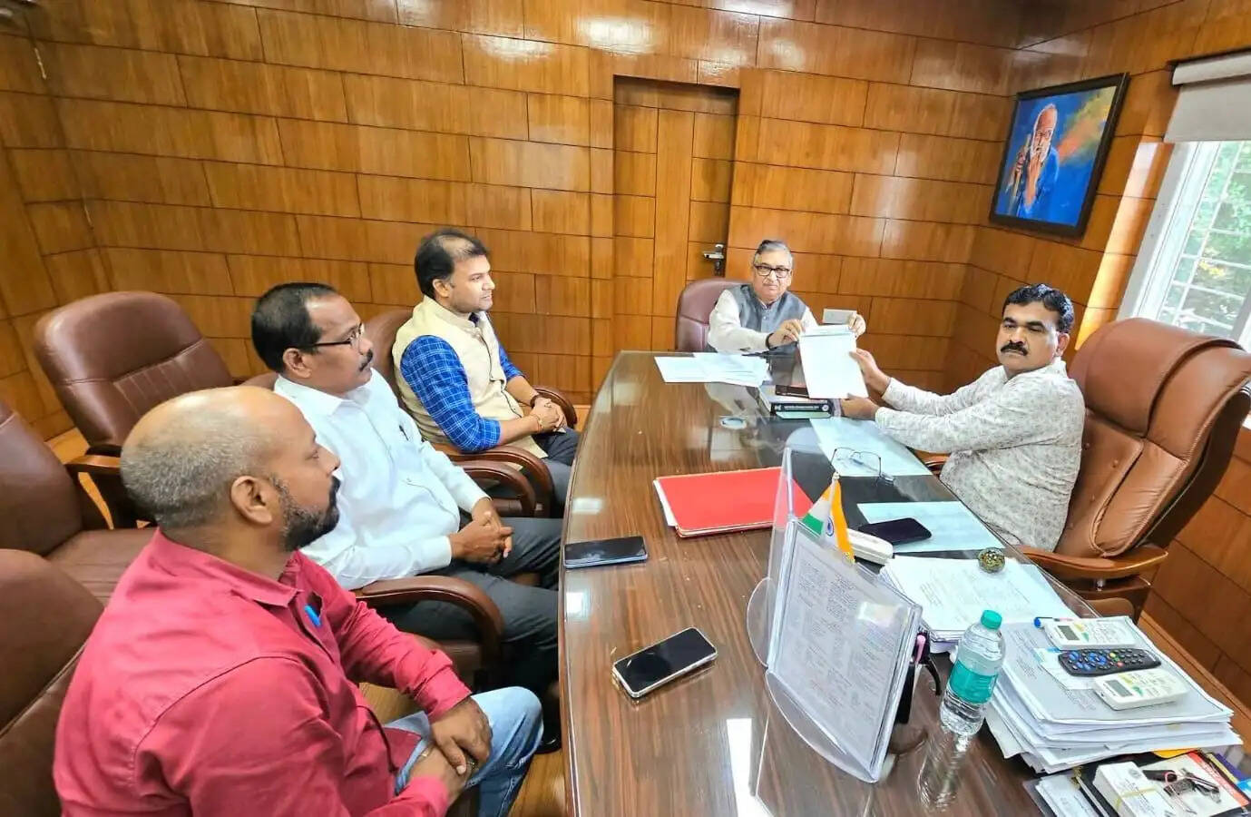 एसआईआर में गंभीर अनियमितताओं पर भाजपा ने मुख्य निर्वाचन पदाधिकारी को सौंपा ज्ञापन