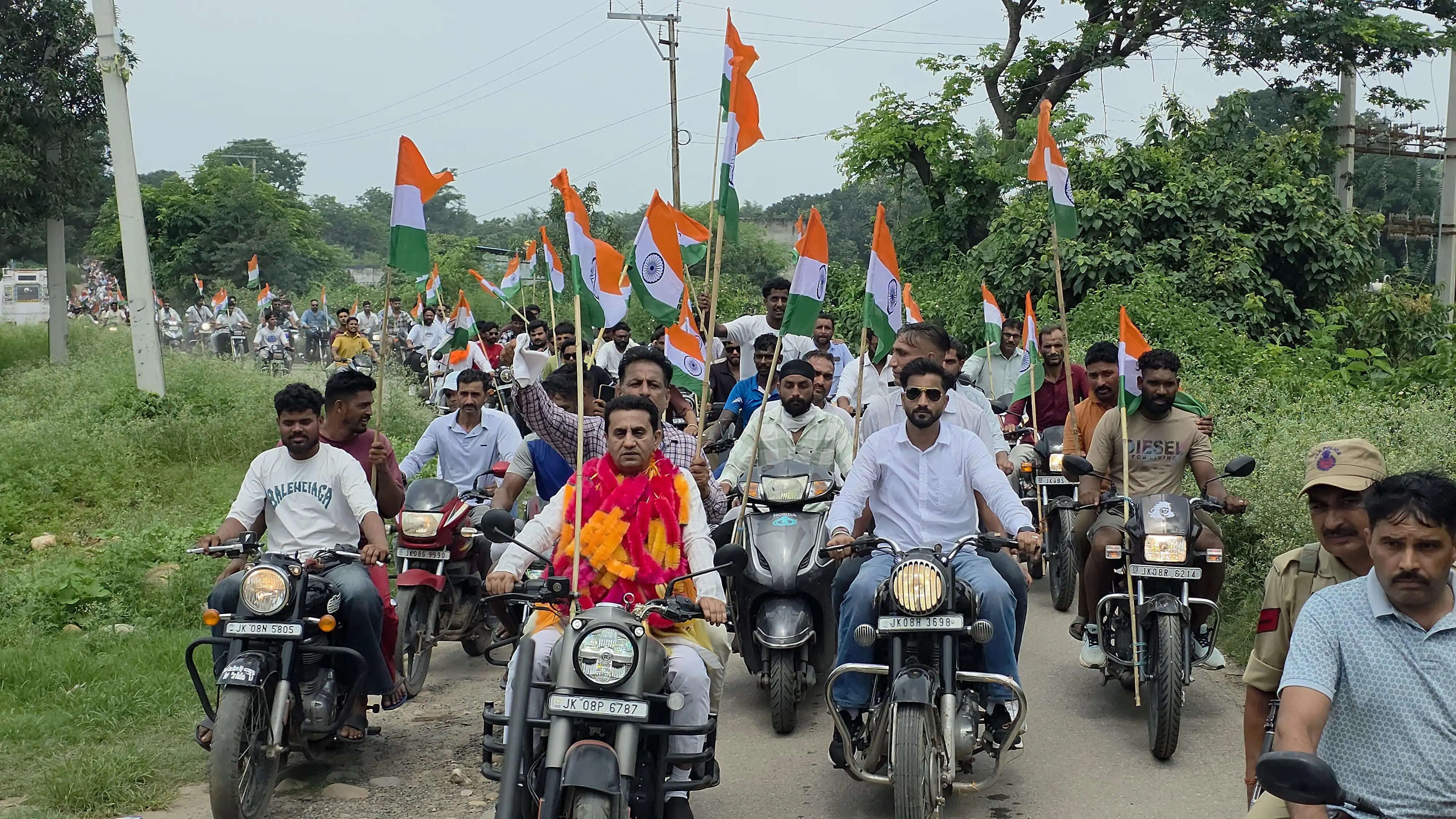 तिरंगे के रंग में रंगा जसरोटा, राजीव जसरोटिया ने निकाली भव्य तिरंगा रैली
