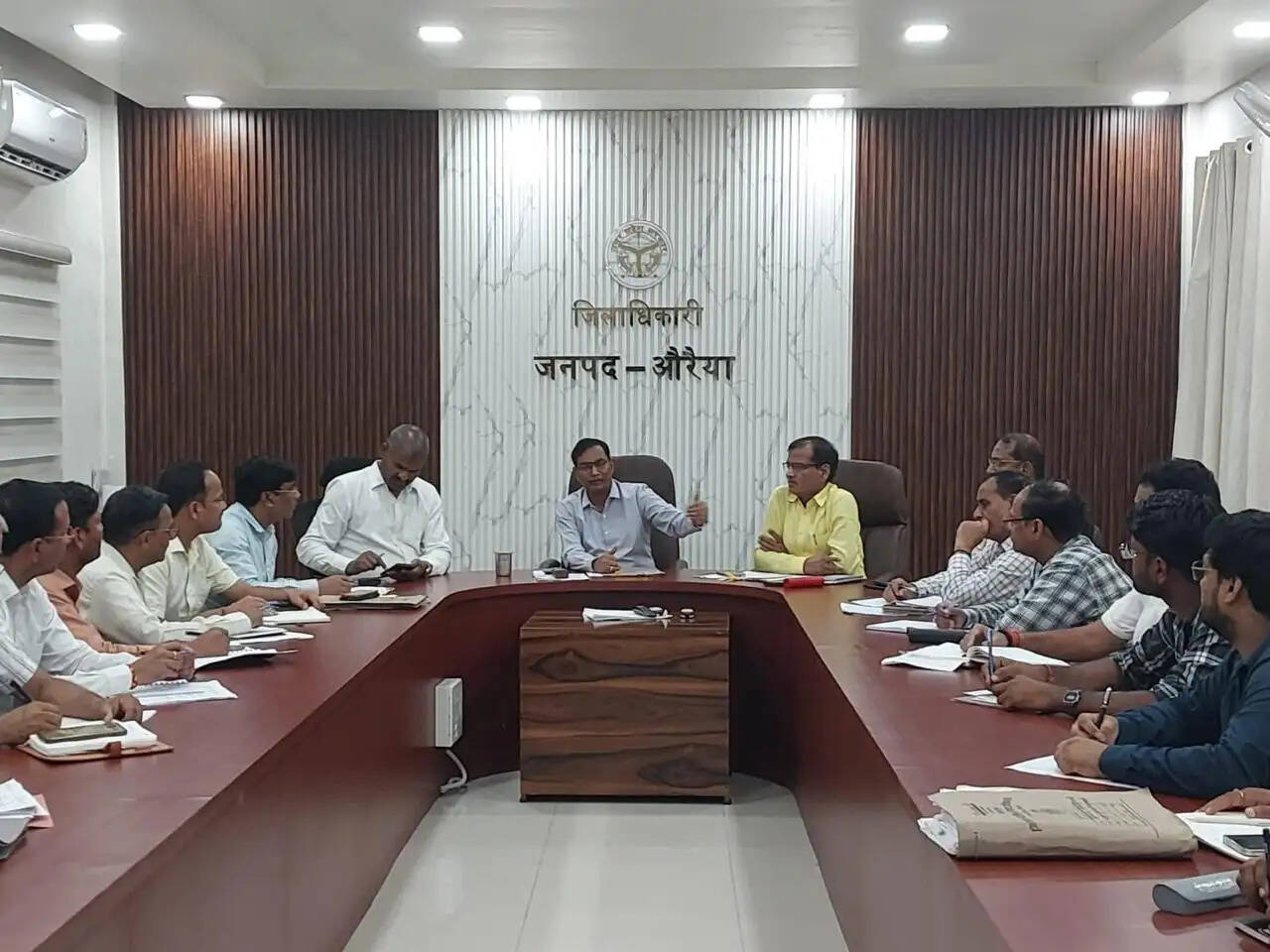 विद्यालयों में मूलभूत सुविधाओं और मध्यान्ह भोजन की गुणवत्ता पर जिलाधिकारी सख्त