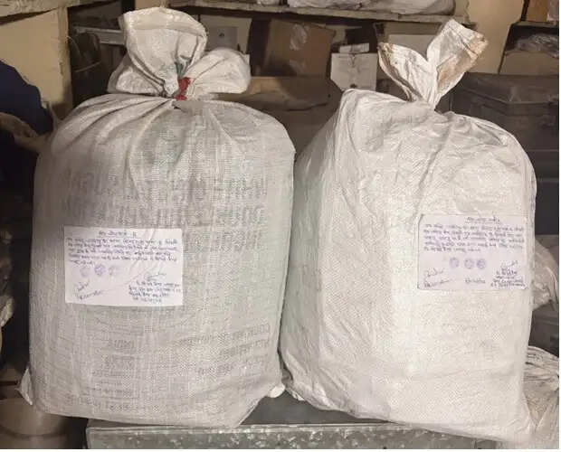 सिंधी कैंप बस स्टैंड पर लावारिस बैगों में मिला 38 किलो डोडा-चूरा