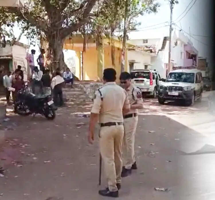 दाेस्ताें के साथ हाेली खेलने निकले युवक की चाकू से गाेदकर हत्या, पुलिस जांच में जुटी