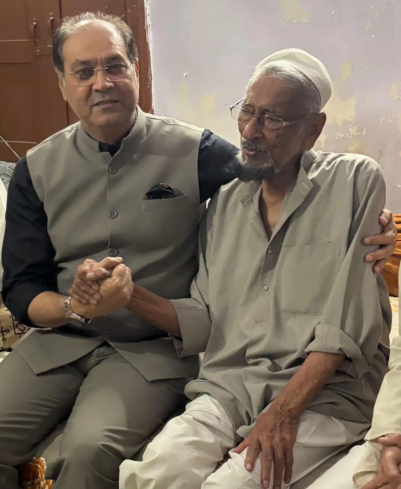 पूर्व मंत्री मोहसिन रज़ा ने वरिष्ठ शिया धर्मगुरु मौलाना हमीदुल हसन का लिया कुशलक्षेम