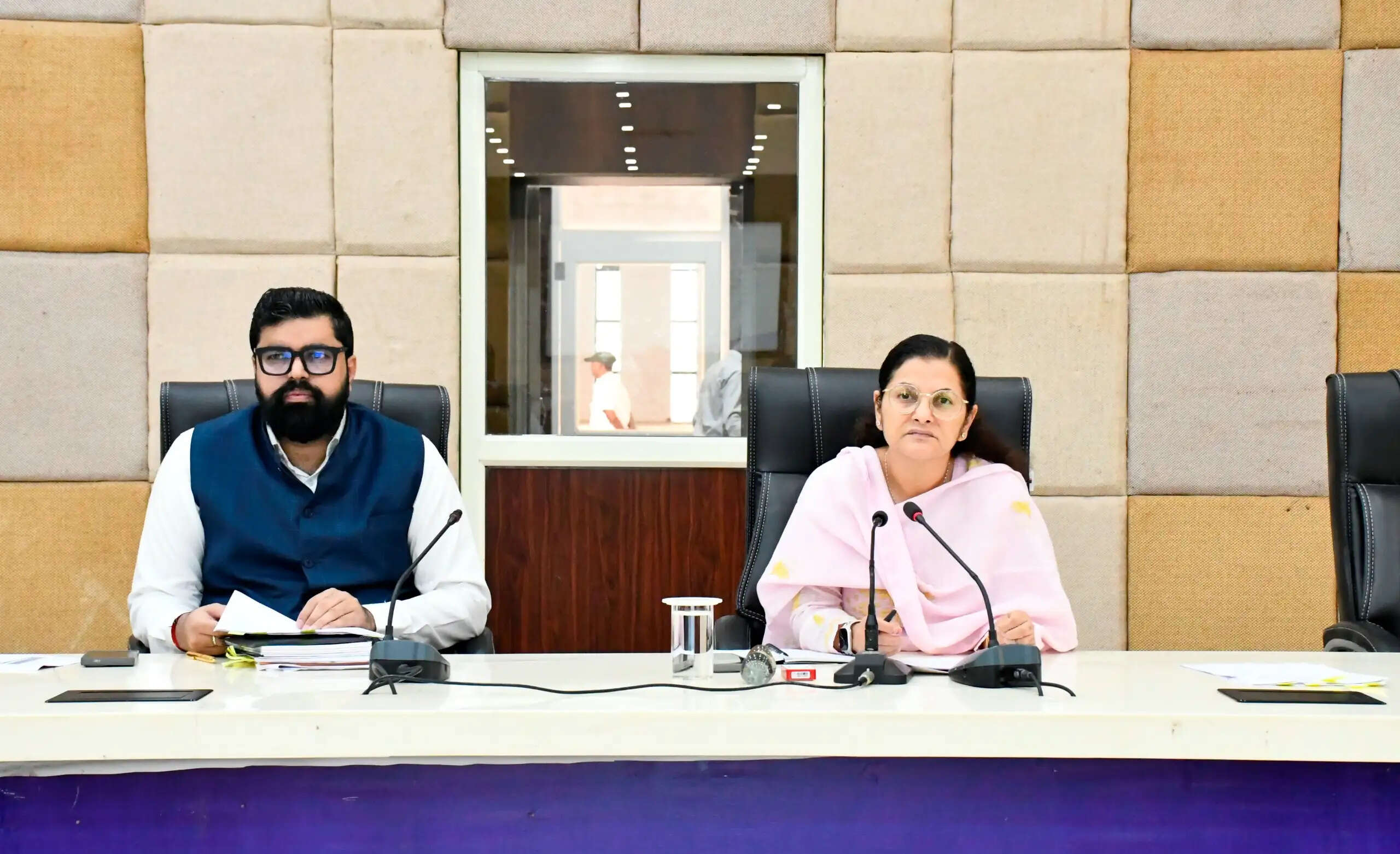 सेवा सेतु शिविरों से लेकर पेंशन प्रकरणों तक कलेक्टर ने की विभागीय कार्यों की समीक्षा