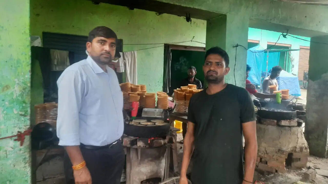 रक्षाबंधन पर मिलावटखोरों पर कार्रवाई, दो पर एफआईआर, लाखों का मावा नष्ट