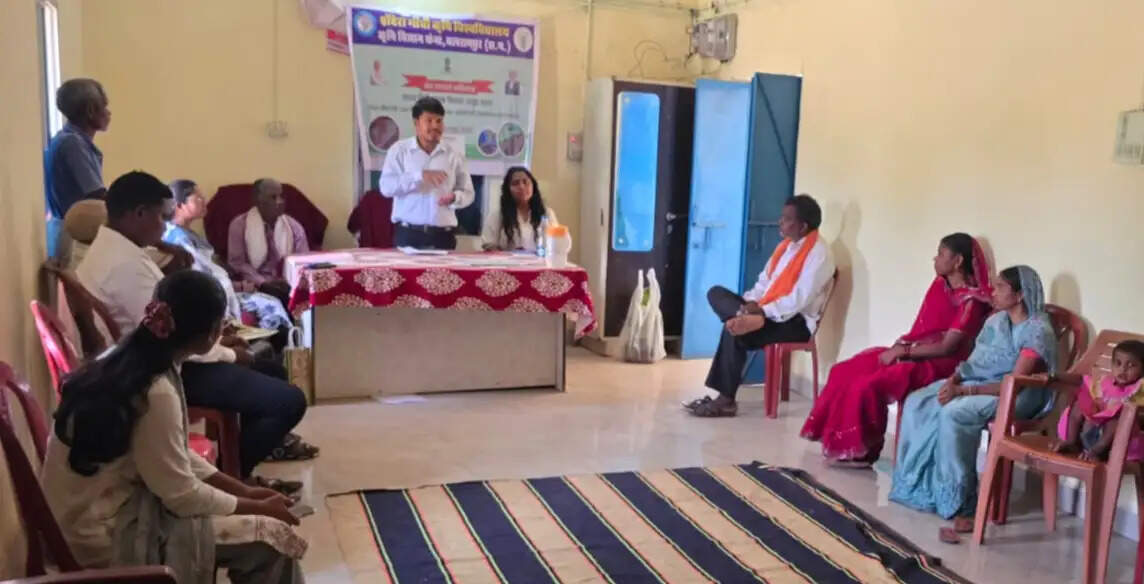 बलरामपुर : खेती बचाओ अभियान में प्राकृतिक खेती के लिए किसानों को किया गया प्रेरित