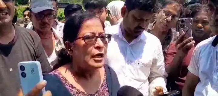 दुकानदारों के समर्थन में उतरीं शिल्पी चक्रवर्ती, कहा - रोजगार छीनने नहीं देंगे