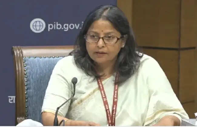 देश में पेट्रोलियम पदार्थों का पर्याप्त भंडारः सरकार