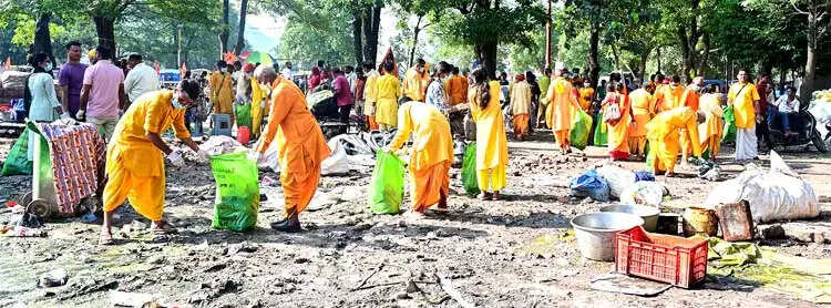 शांतिकुंज स्वयंसेवकों ने चलाया स्वच्छता अभियान