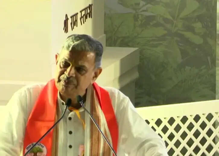 अशोक सिंघल हिंदू स्वाभिमान के शिखर पुरुष थे: दत्तात्रेय होसबाले