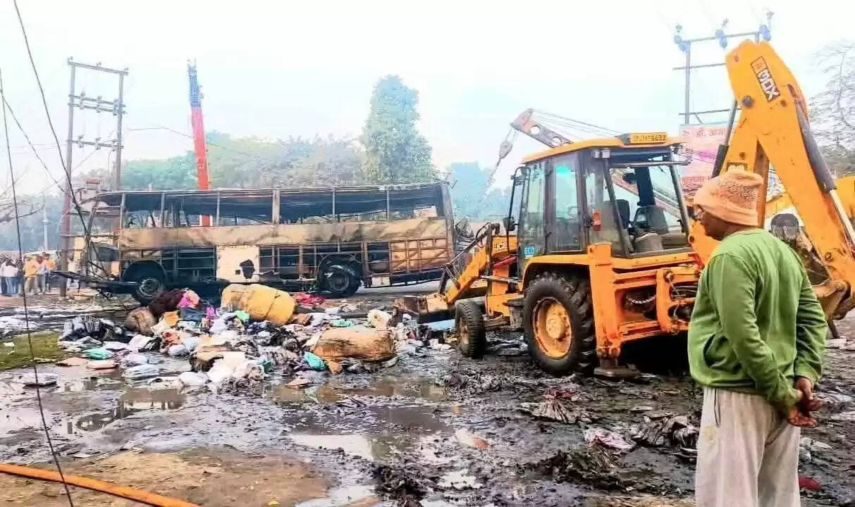 नेपाली तीर्थयात्रियों को ले जा रही बस उप्र. के बलरामपुर में दुर्घटनाग्रस्त, दो की मौत