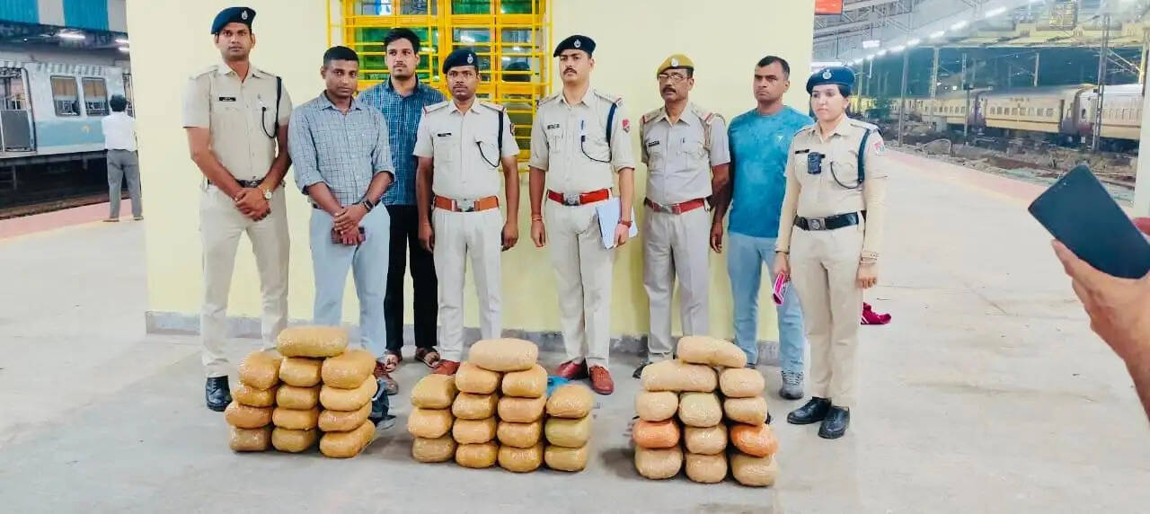 संतरागाछी स्टेशन पर आरपीएफ ने 41 किलो गांजा जब्त किया