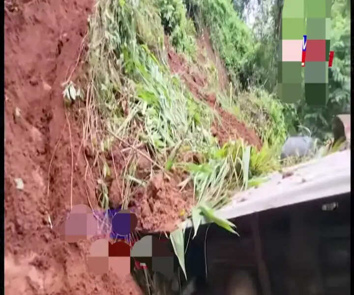 मेघालय की पहाड़ियों से भूस्खलन, गुवाहाटी के कई घरों पर मंडराया खतरा