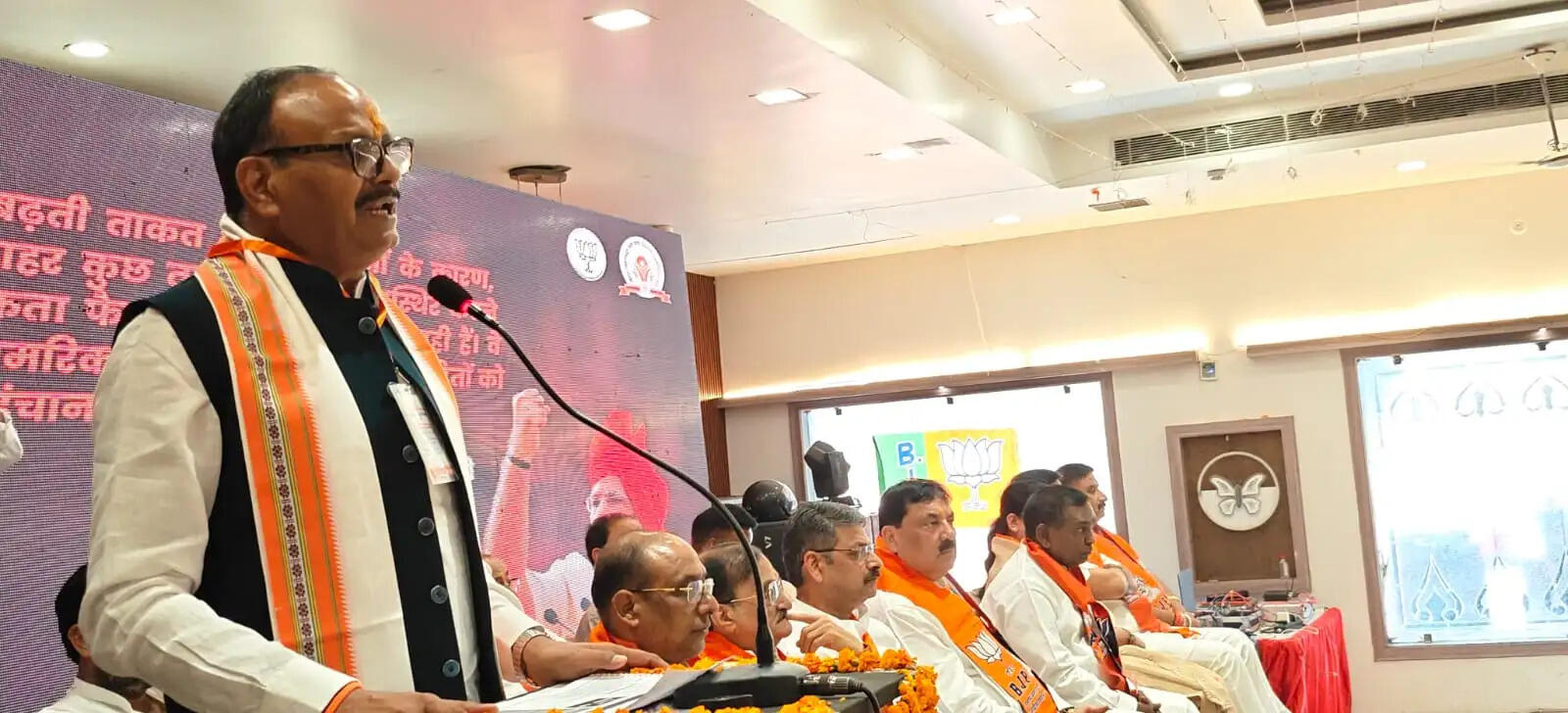 कांग्रेस की सरकार आतंकवादियों को खिलाती थी बिरयानी : बृजेश पाठक