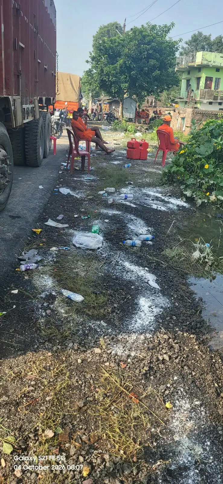 सारण में घटते जलस्तर के बाद महामारी से बचाव के लिए जिलाधिकारी ने दिए ब्लीचिंग छिड़काव के निर्देश