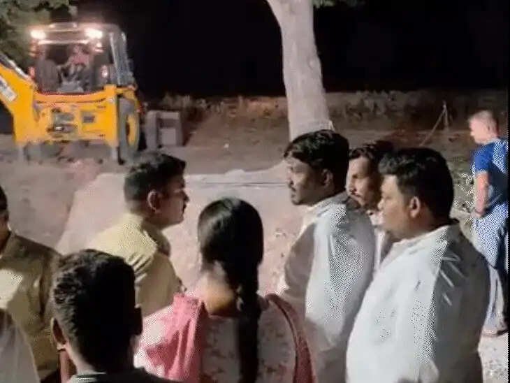 सिवनी:&nbsp;तराई के दौरान धंसा नया कुआं, मलबे में दबीं मां-बेटी की मौत, रातभर चले रेस्क्यू में निकाले गए शव