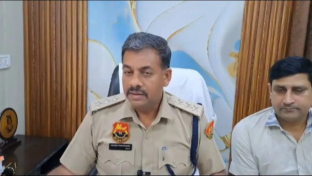 यमुनानगर: मोबाइल दुकान पर हुई लूट के दो आरोपी मुठभेड़ के बाद गिरफ्तार, एक फरार