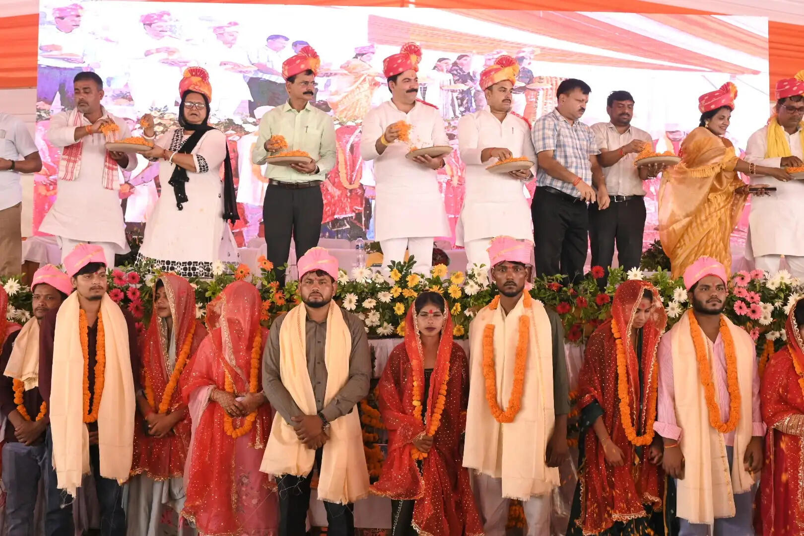 मुख्यमंत्री विवाह योजना : देवरिया में 144 जोड़ों का हुआ विवाह